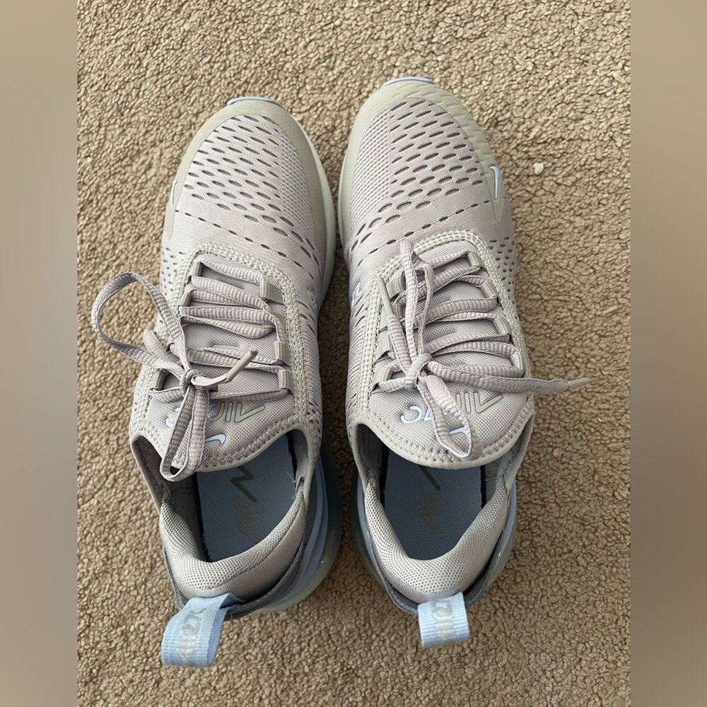Women’s Nike air Max 270 EUC